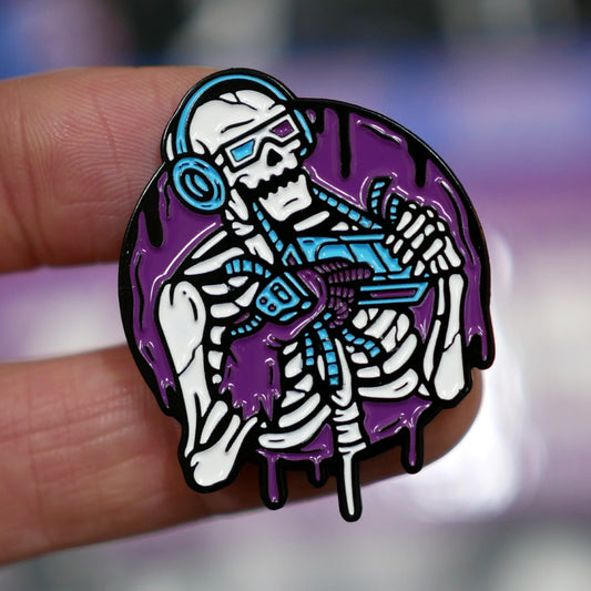 Emaille-Pin: Neon Zombie® – Neon Zombie Variant Nr. 2; © Haage Medien (as „Neon Midnight®“)