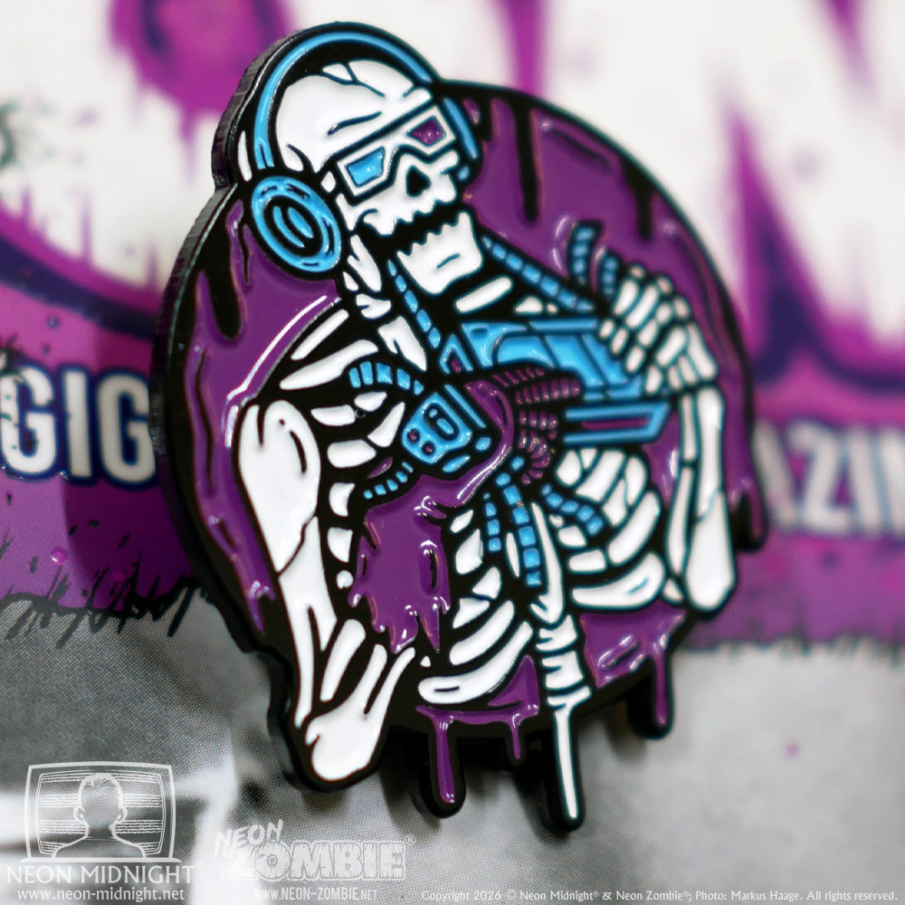 Emaille-Pin: Neon Zombie® – Neon Zombie Variant Nr. 2; © Haage Medien (as „Neon Midnight®“)