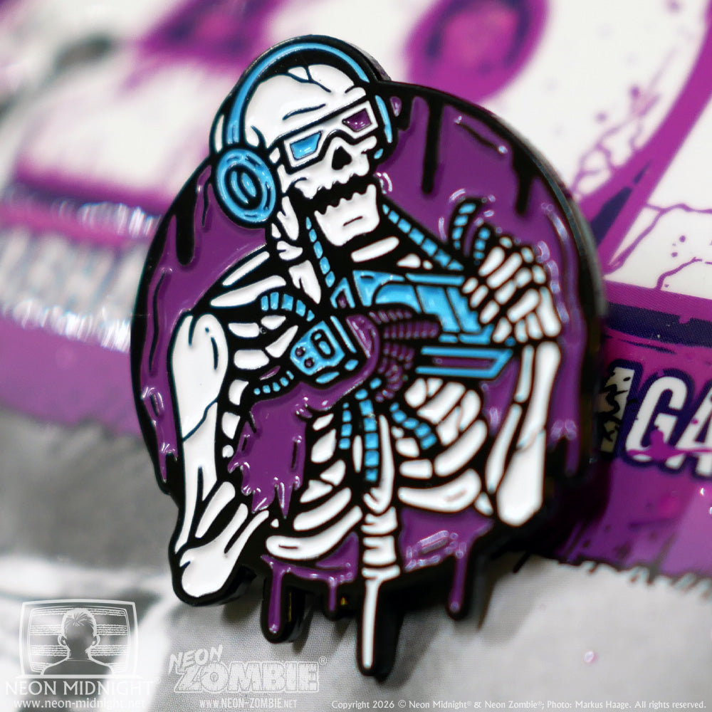 Emaille-Pin: Neon Zombie® – Neon Zombie Variant Nr. 2; © Haage Medien (as „Neon Midnight®“)