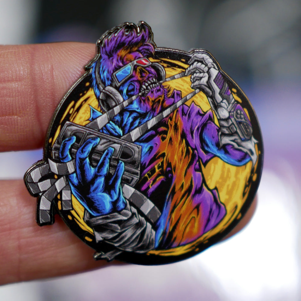 Emaille-Pin: Neon Zombie® – Neon Zombie Variant Nr. 1; © Haage Medien (as „Neon Midnight®“)