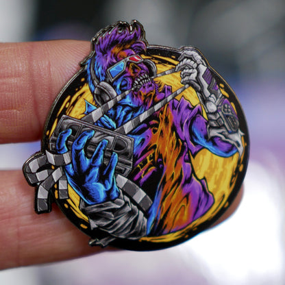 Emaille-Pin: Neon Zombie® – Neon Zombie Variant Nr. 1; © Haage Medien (as „Neon Midnight®“)