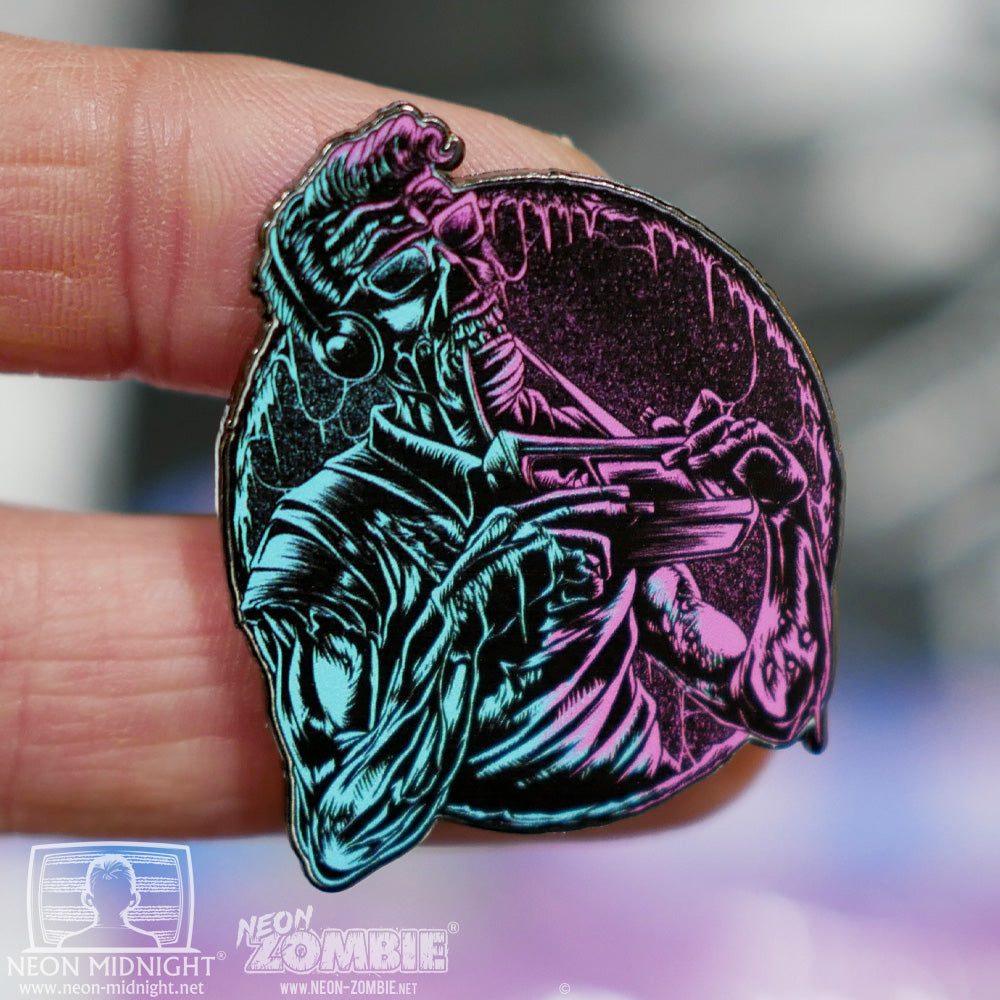 Emaille-Pin: Neon Zombie® – Neon Zombie Variant Nr. 3; © Haage Medien (as „Neon Midnight®“)