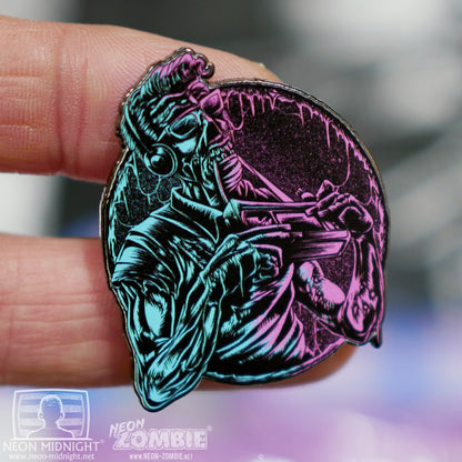 Emaille-Pin: Neon Zombie® – Neon Zombie Variant Nr. 3; © Haage Medien (as „Neon Midnight®“)